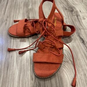 Old navy sandals size 8